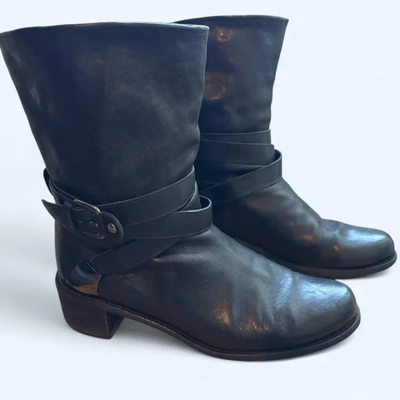 Stuart Weitzman Black Leather Heeled Boots. Size 7 - Picture 3 of 8